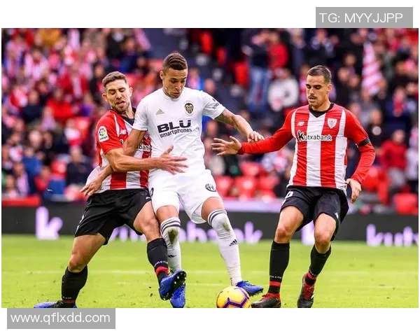 西甲激战巴萨以4-0大胜巴黎圣日耳曼乌龙球成比赛转折点解析